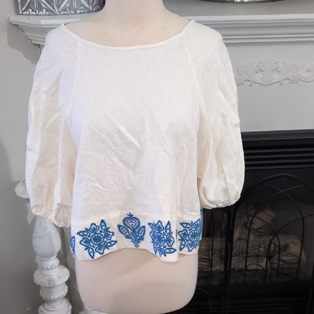 House Of Harlow Cream Blouse with Blue Embroidery New With Tags Size Small